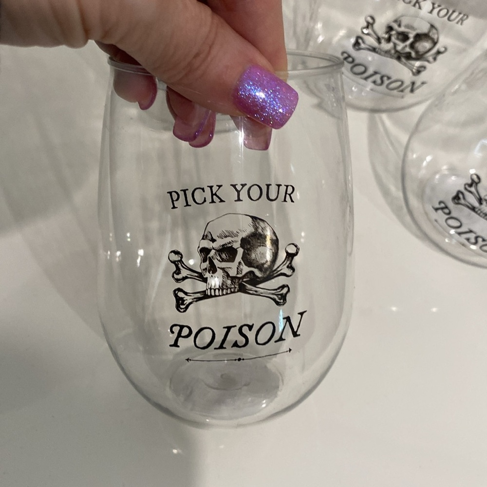 NWT Set of (4) “Pick Your Poison” Skull Stemless Plastic Wine Glasses - Picture 4 of 5
